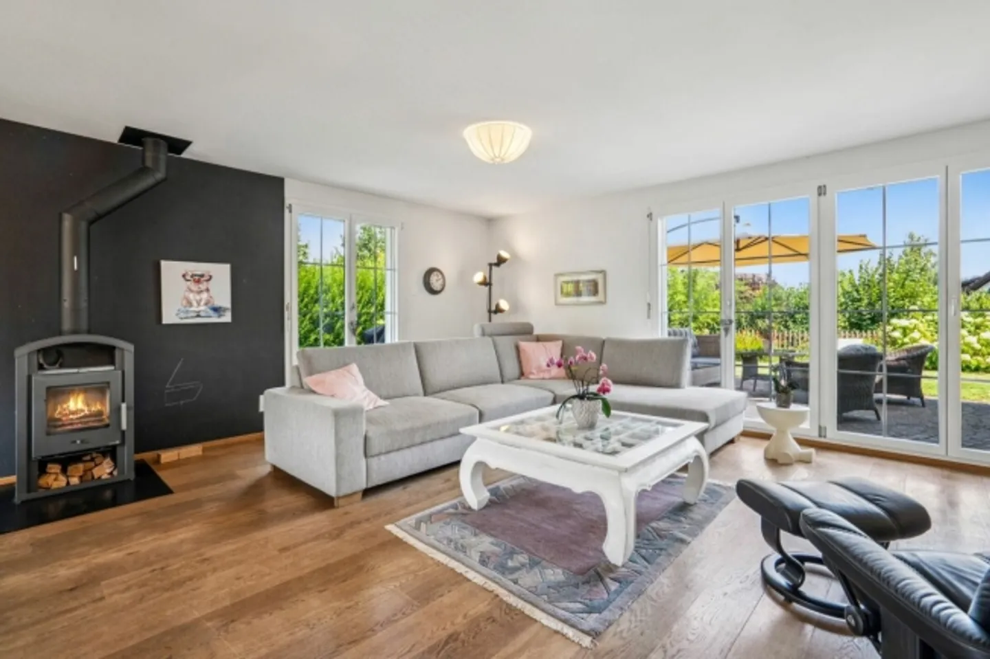 «EINFAMILIENHAUS AN ZENTRALER LAGE IN BUONAS» - Foto 2 von 7