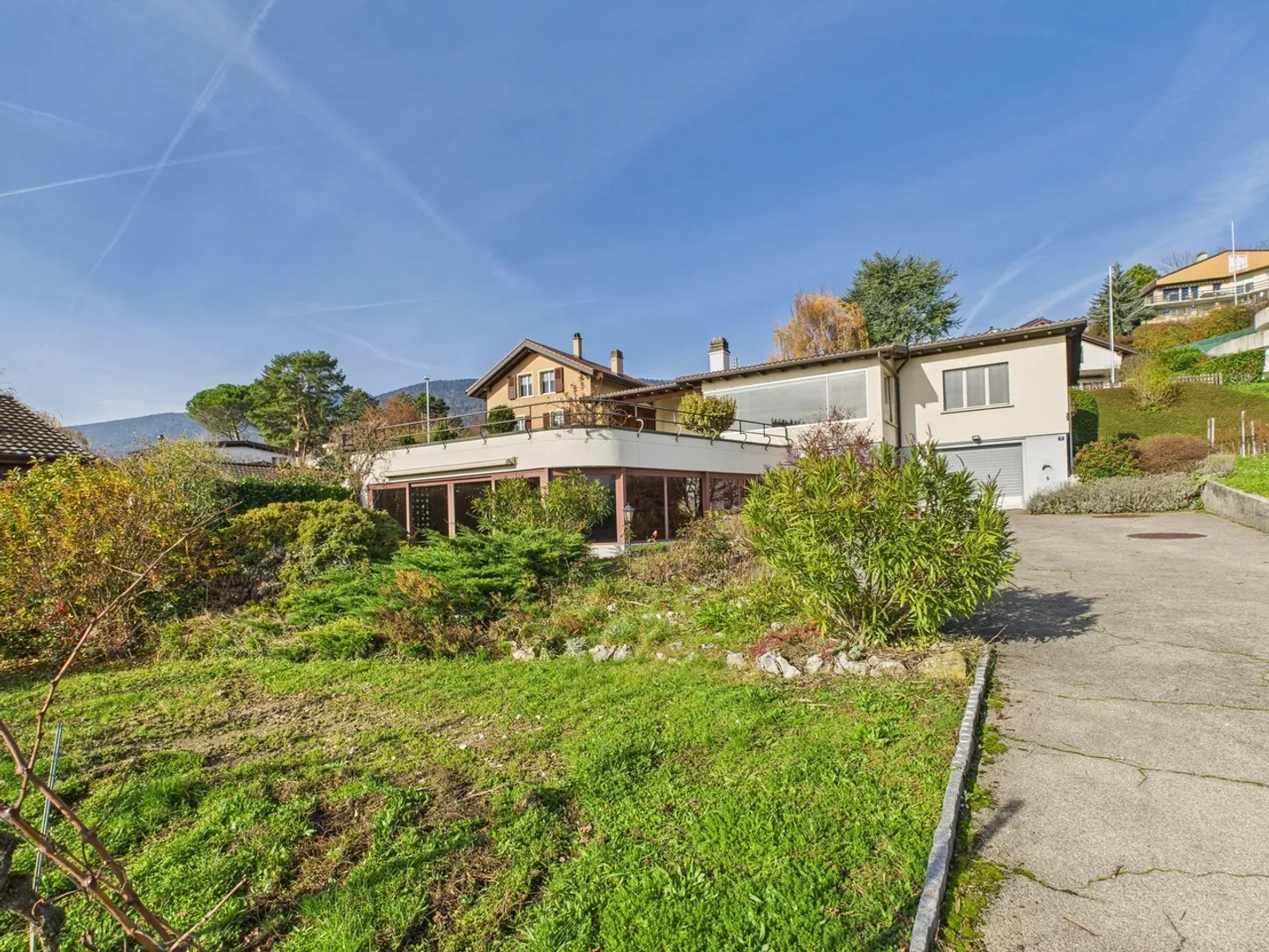 Villa with indoor pool and stunning lake view in Bevaix - Photo 1 of 13