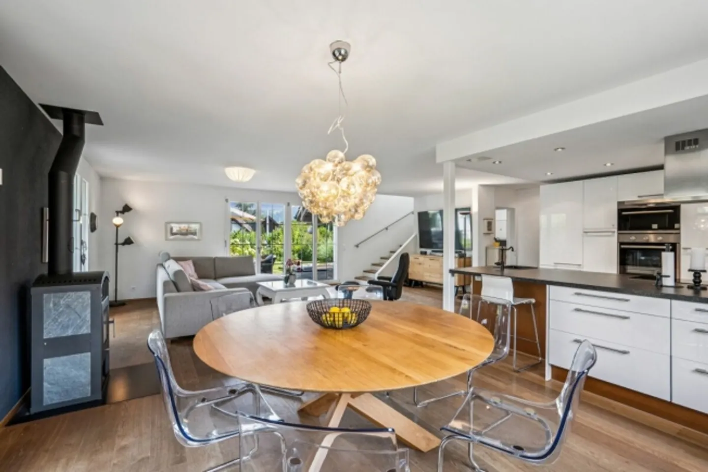 «EINFAMILIENHAUS AN ZENTRALER LAGE IN BUONAS» - Foto 4 von 7