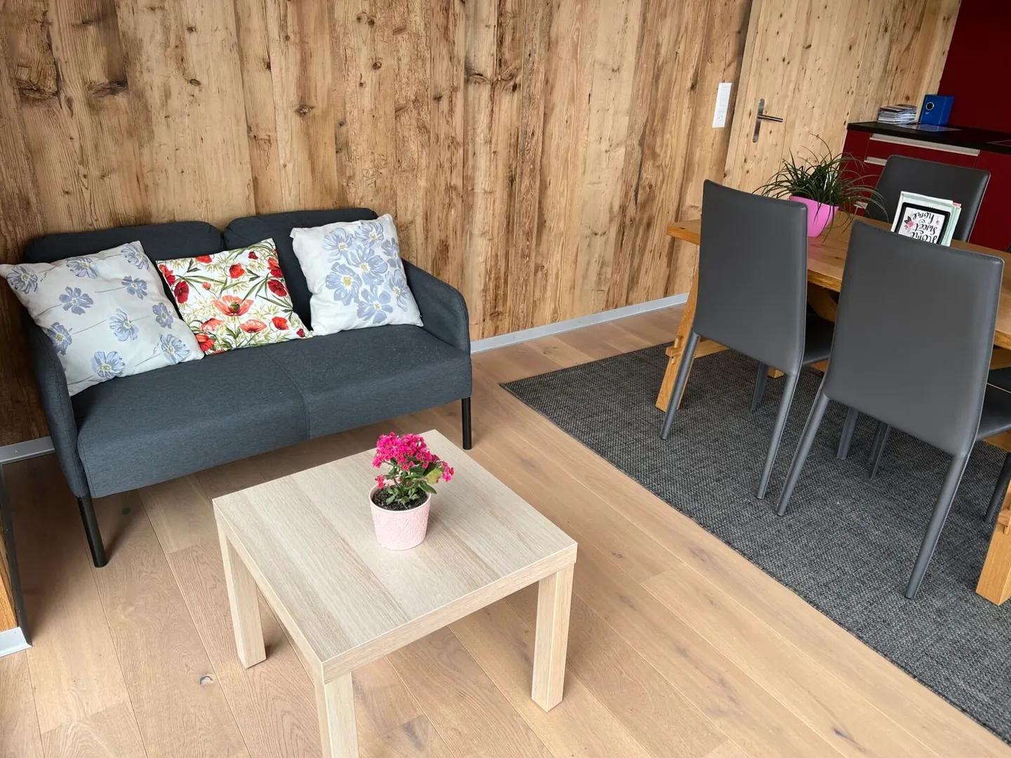 Modern Apartment with Lake View - Photo 2 of 10