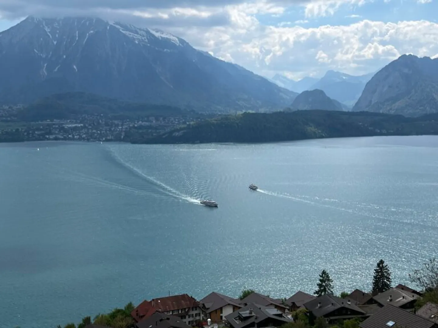 Modern Apartment with Lake View - Photo 10 of 10