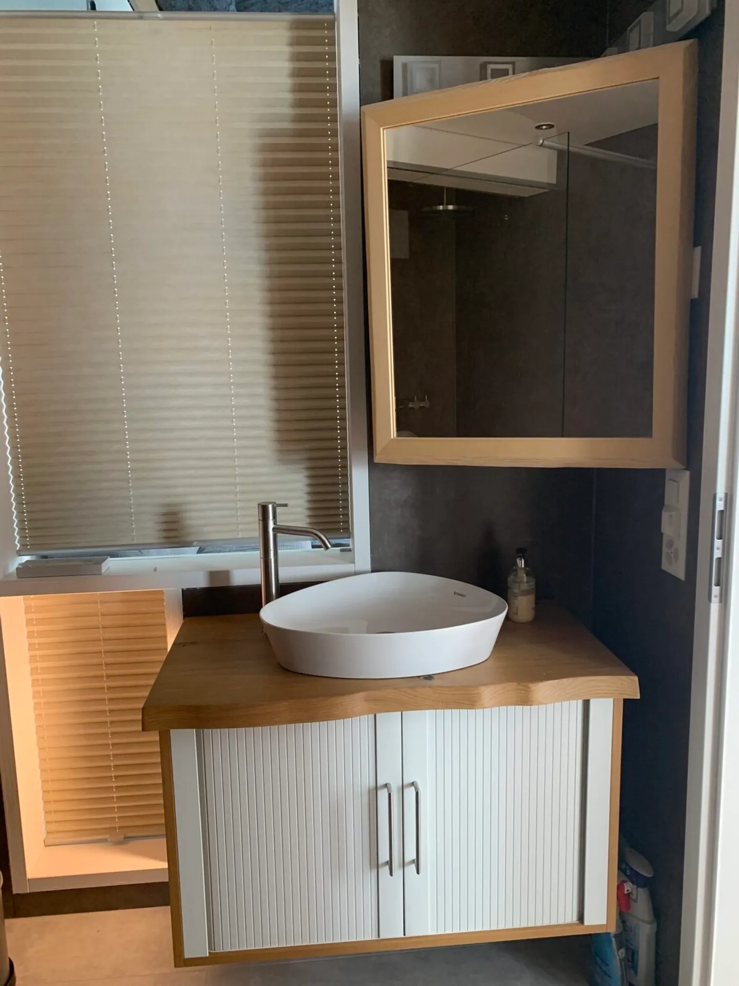 Modern Apartment with Lake View - Photo 7 of 10
