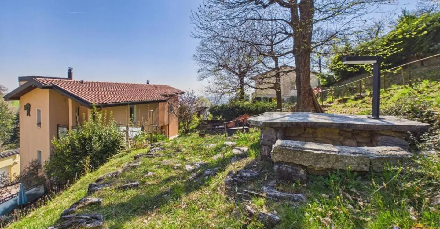 Elegant 6.5-room detached house with large garden and parking space, Breggia - Photo 1 of 12