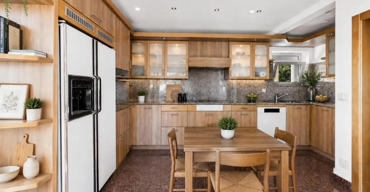 Elegant 6.5-room detached house with large garden and parking space, Breggia - Photo 5 of 12