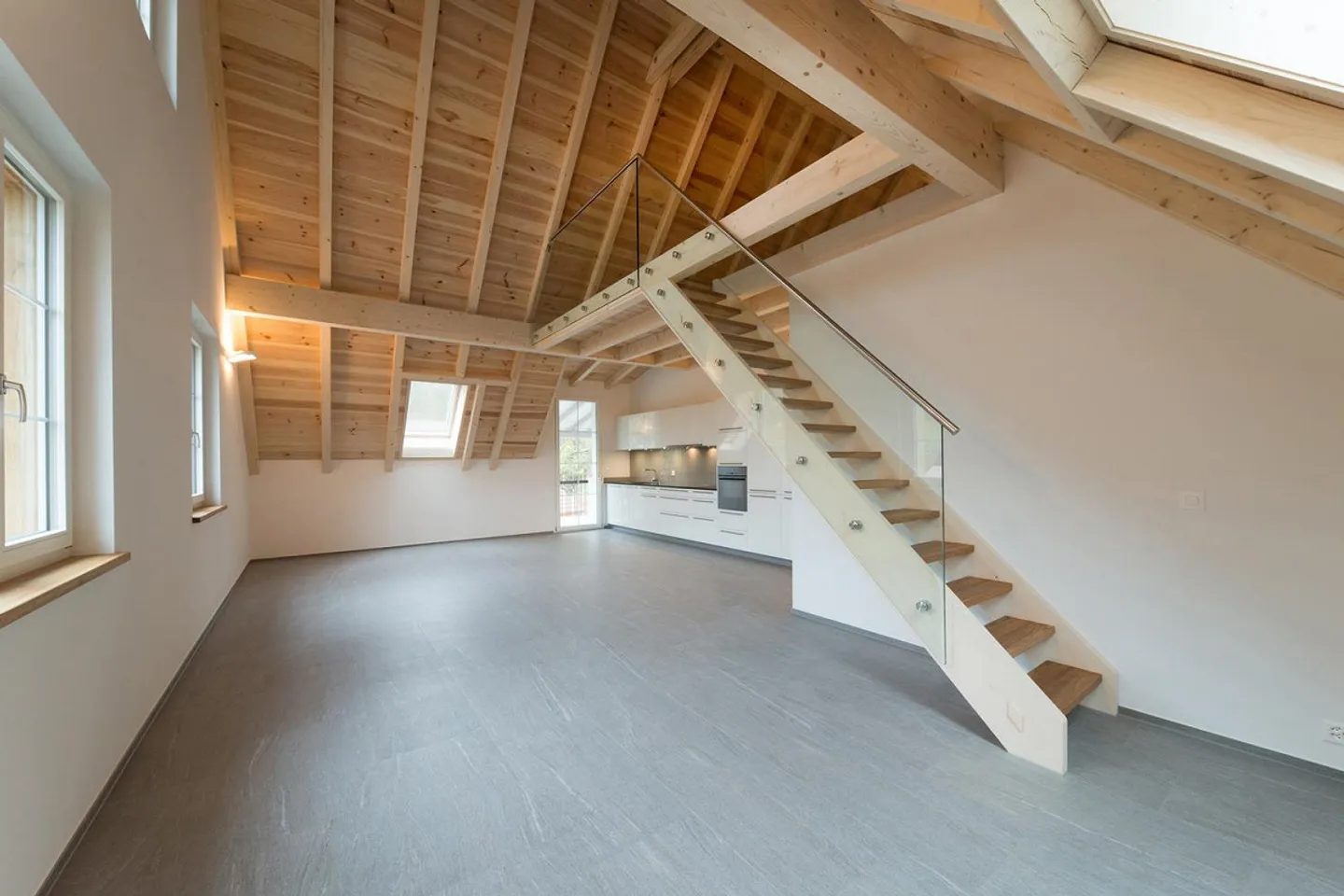Unico appartamento duplex attico di 4 stanze in affitto - Foto 4 di 10