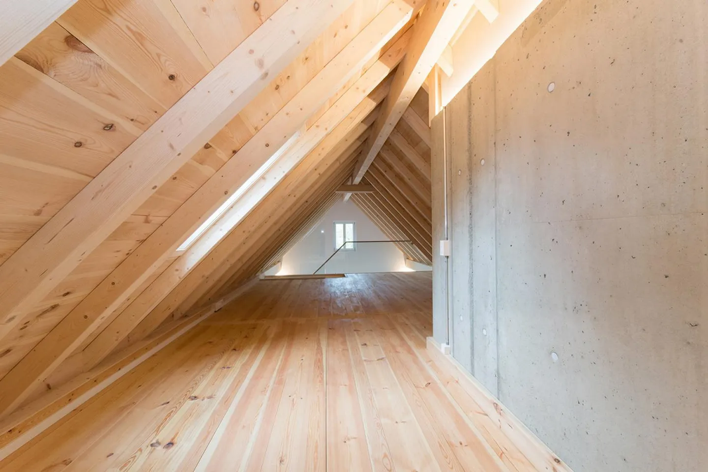 Unico appartamento duplex attico di 4 stanze in affitto - Foto 5 di 10