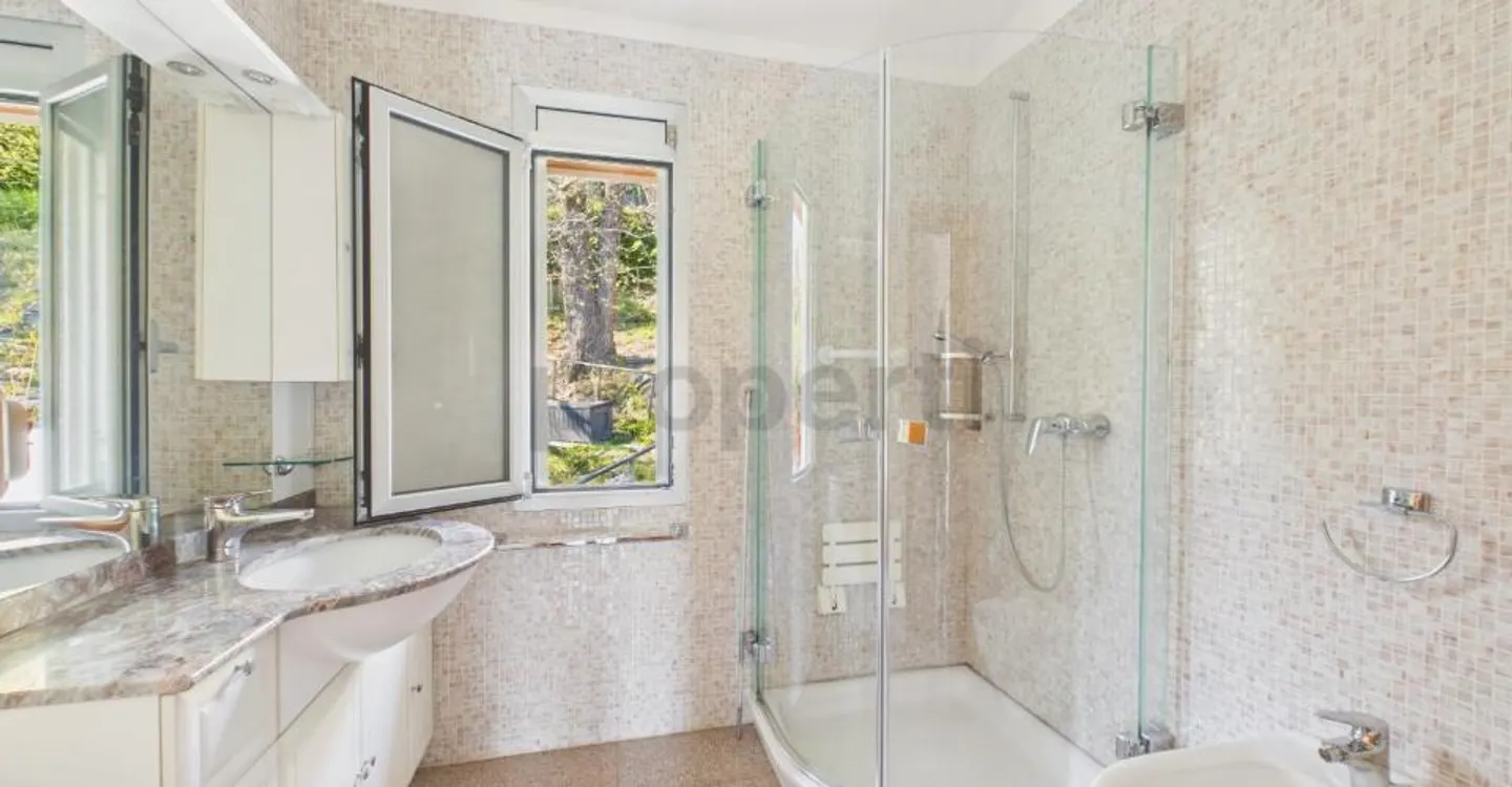 Elegant 6.5-room detached house with large garden and parking space, Breggia - Photo 10 of 12