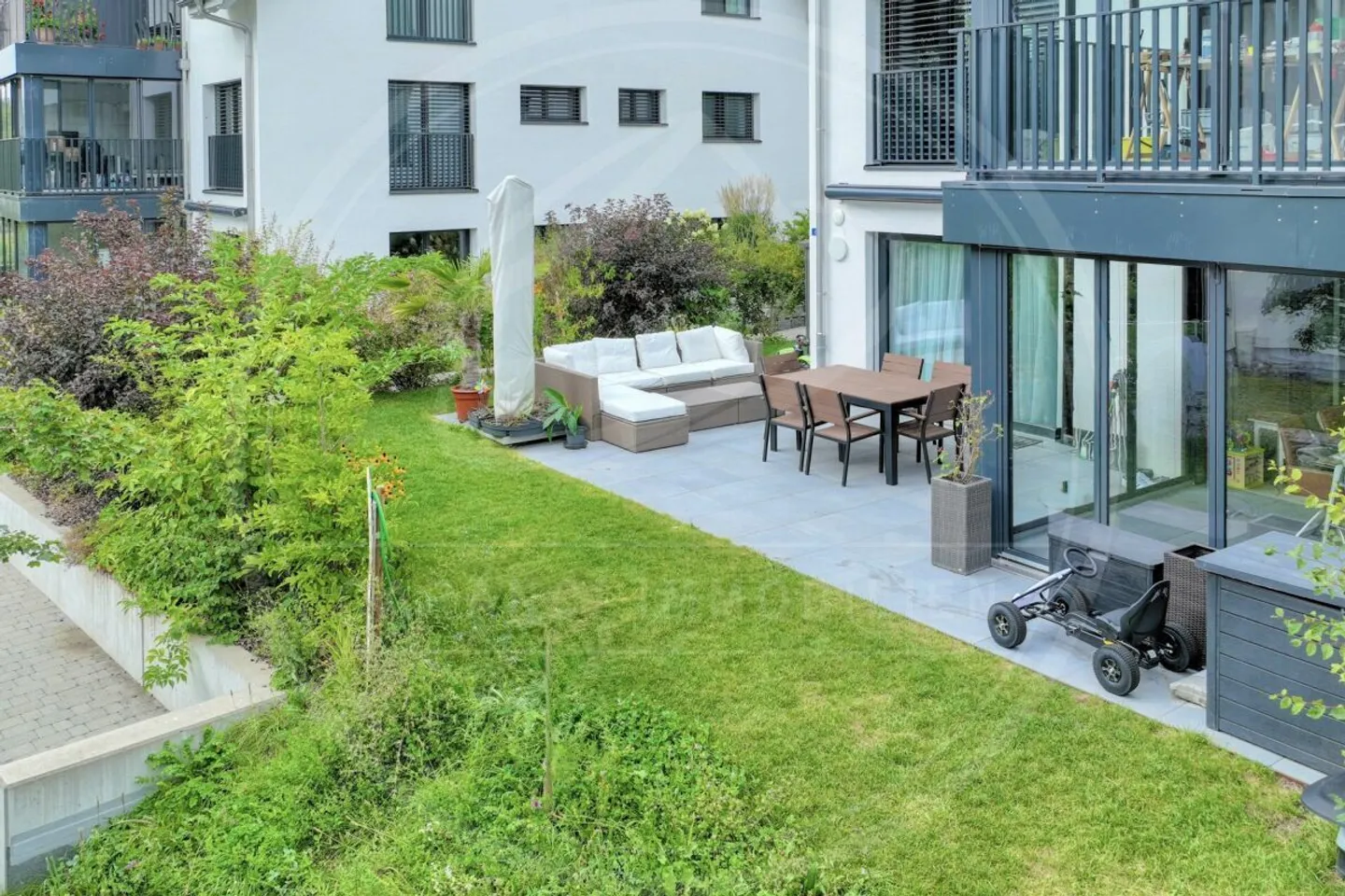 Appartement de jardin exclusif de 4½ pièces avec jardin d'hiver - Vivre dans le vert près de Zurich et Zug - Photo 1 sur 17