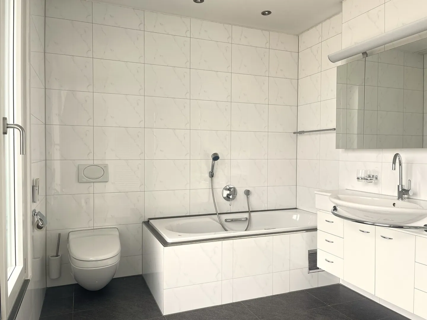 154 m² Living Comfort with Best Accessibility - Photo 7 of 9