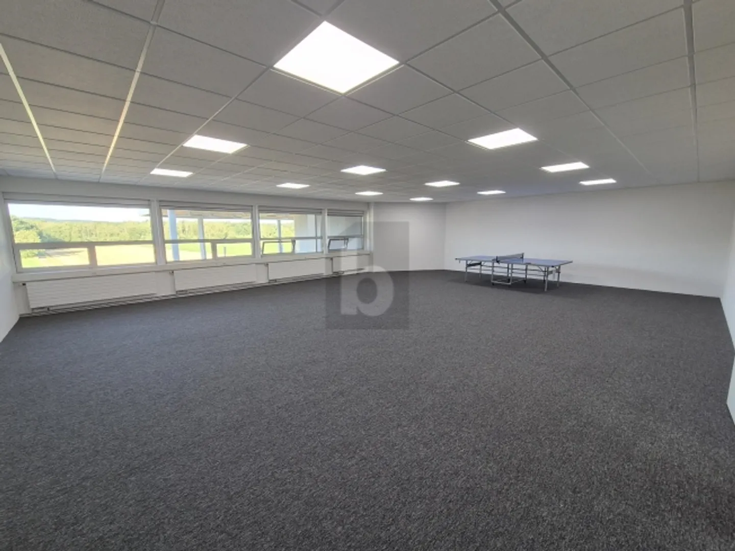 «GROSSZÜGIGES UND ATTRAKTIVES BÜRO» - Foto 1 von 6