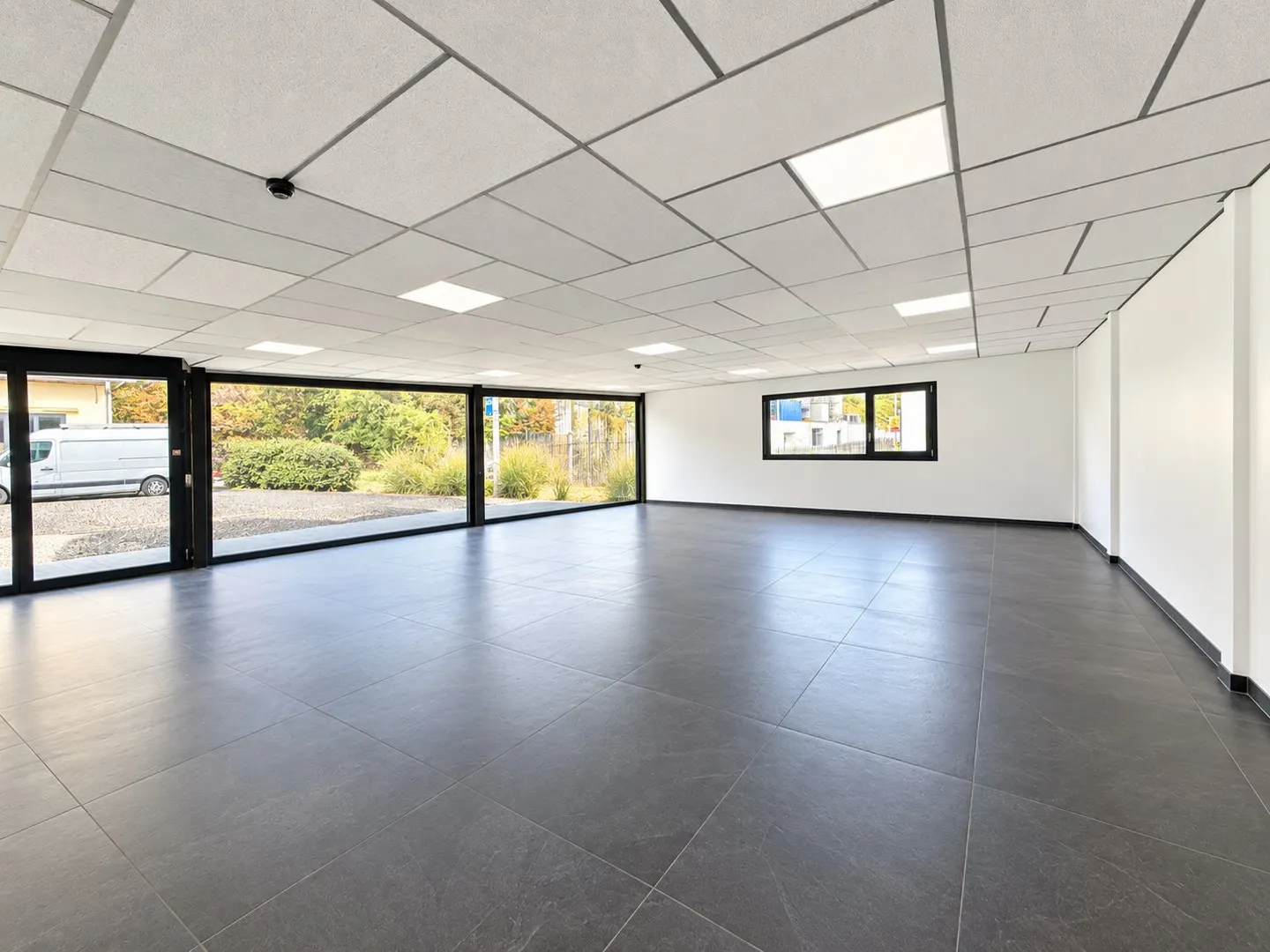 Spacious Commercial Space - Photo 4 of 22