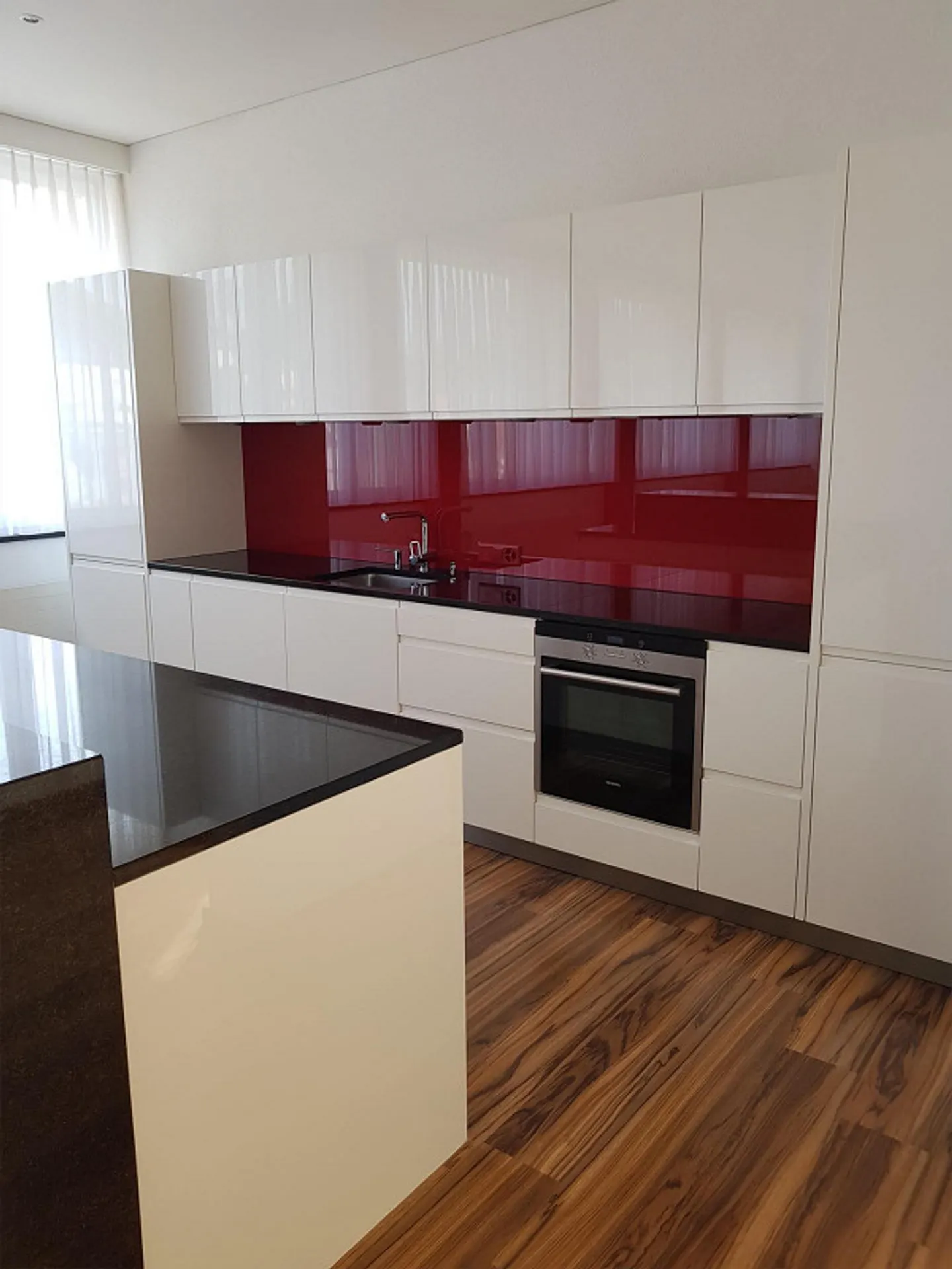 Grande appartement de 2,5 pièces avec terrasse - Photo 1 sur 12
