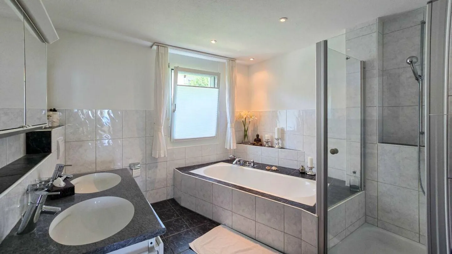 Spacious 5.5 Room Semi-Detached Family House with a View - Photo 8 of 13