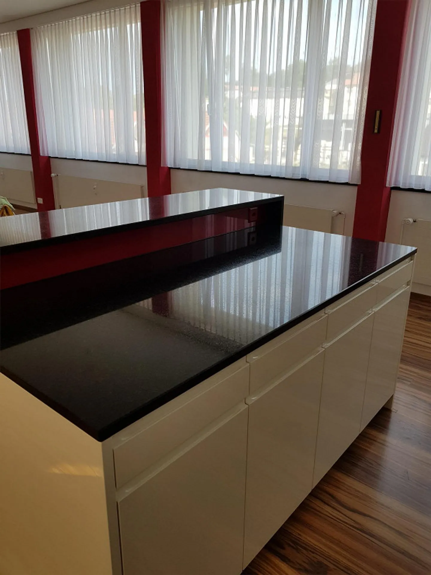 Grande appartement de 2,5 pièces avec terrasse - Photo 3 sur 12