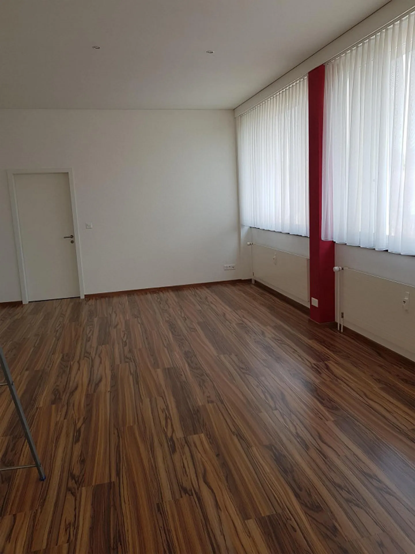 Grande appartement de 2,5 pièces avec terrasse - Photo 4 sur 12