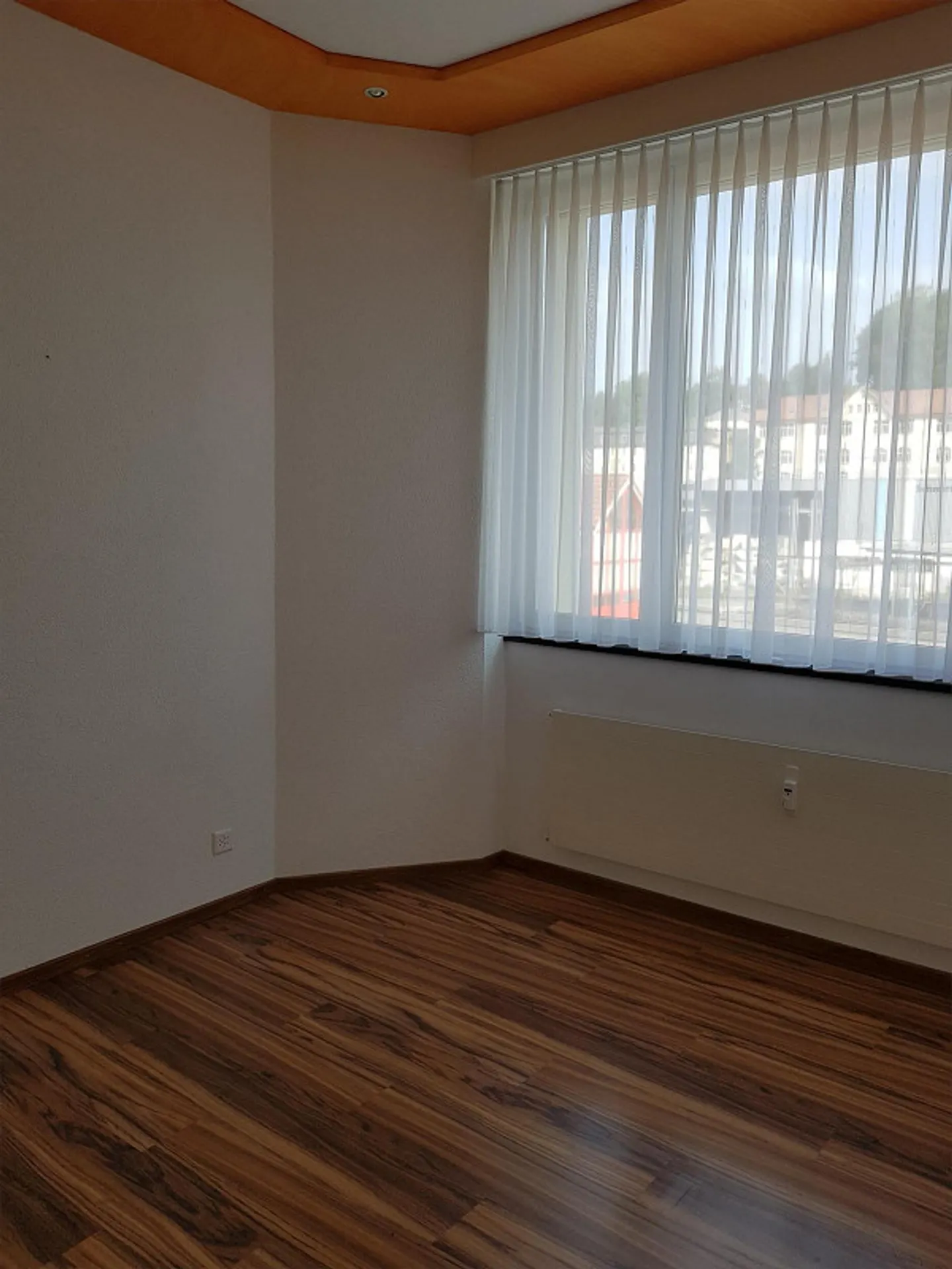 Grande appartement de 2,5 pièces avec terrasse - Photo 9 sur 12