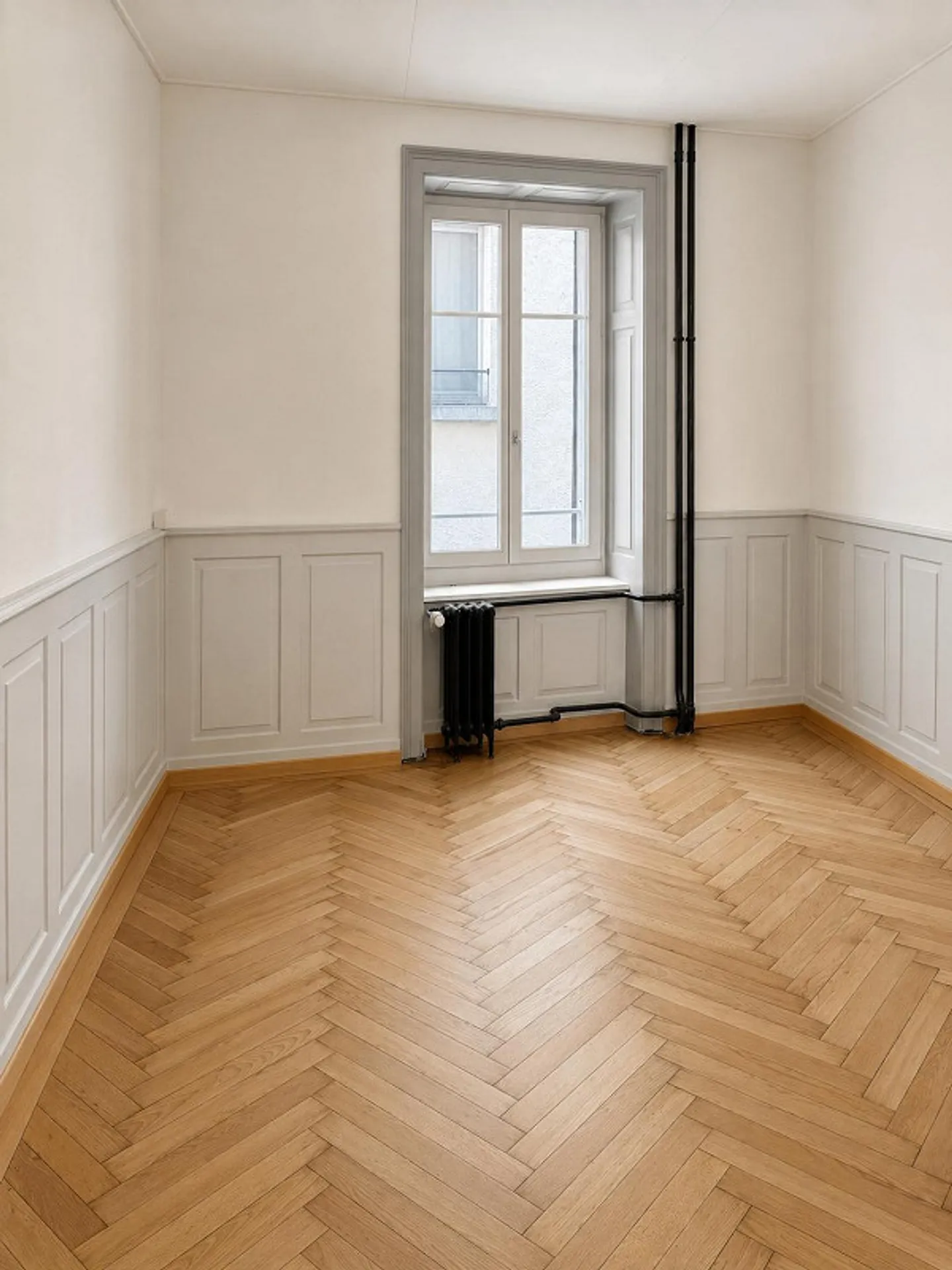 Living with historical character and modern comfort - Photo 8 of 13