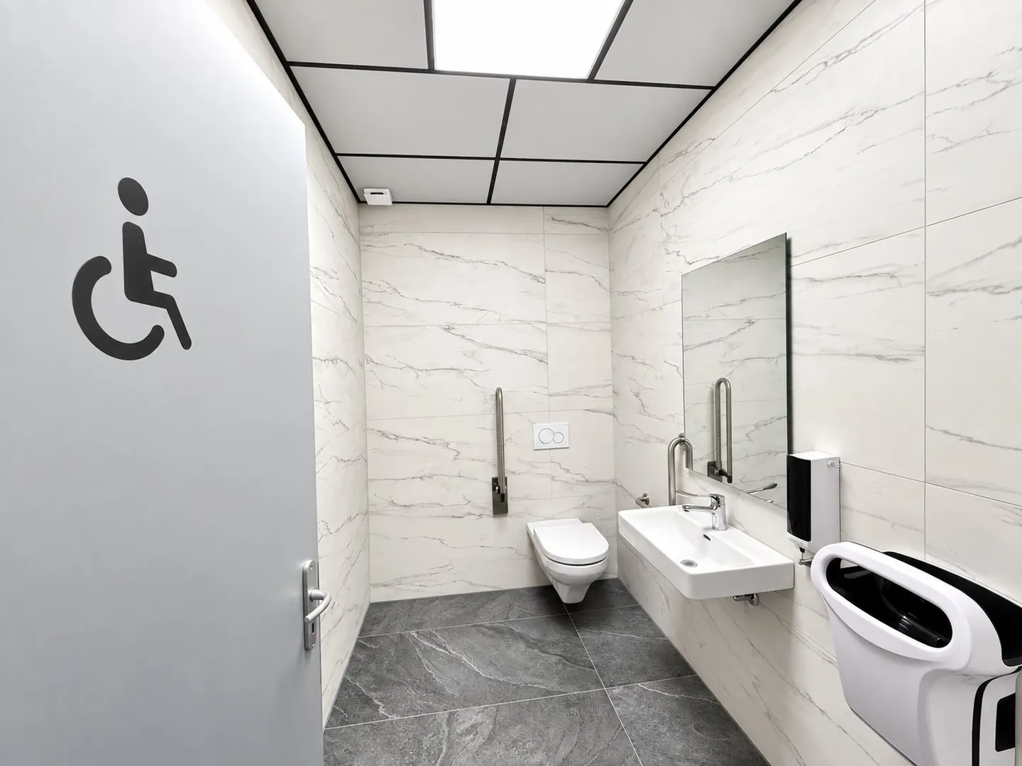 Spacious Commercial Space - Photo 17 of 22