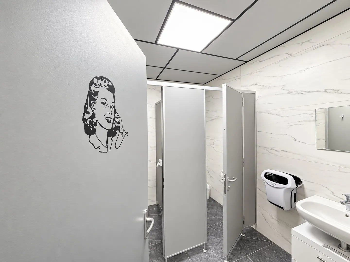 Spacious Commercial Space - Photo 18 of 22