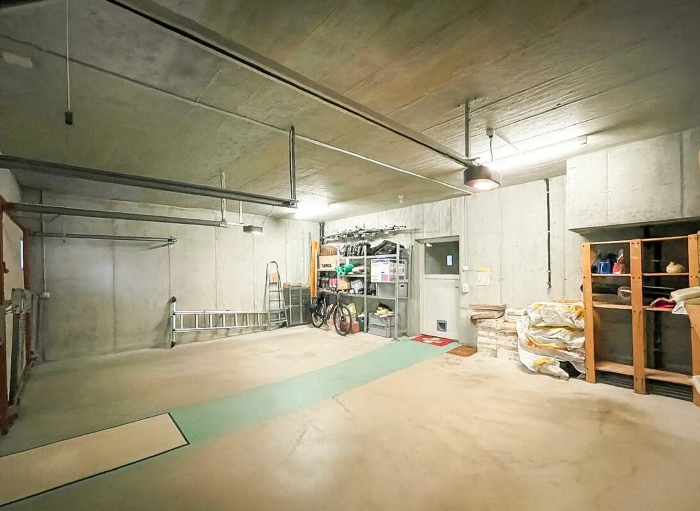 Spacious 5.5 Room Semi-Detached Family House with a View - Photo 12 of 13