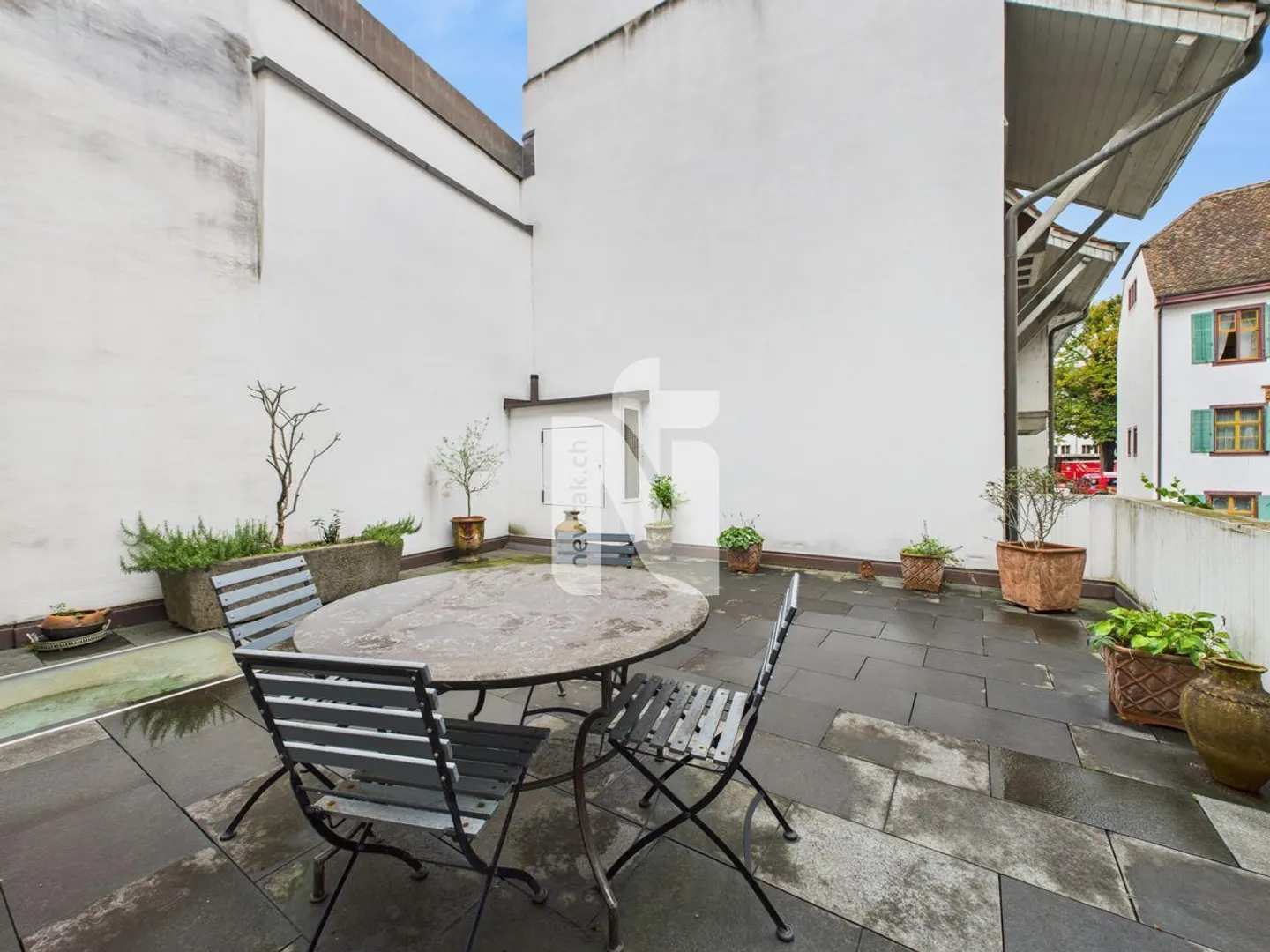 Appartamento 3.5 stanze luminoso e arredato con grande balcone in posizione centrale vicino allo Spalentor - Foto 1 di 12