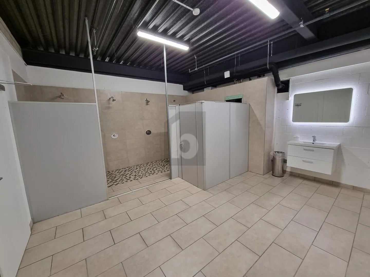 MULTIFUNCTIONAL ROOM - OFFICE / STORAGE / PRODUCTION - Photo 5 of 6