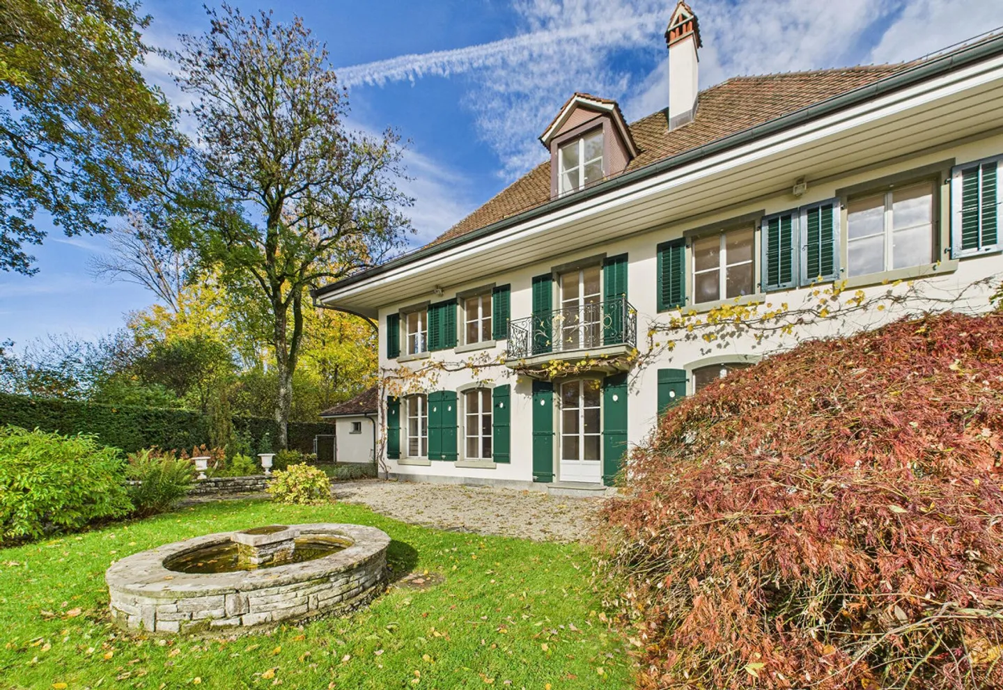 Historical City Villa in Green Surroundings - Photo 2 of 13