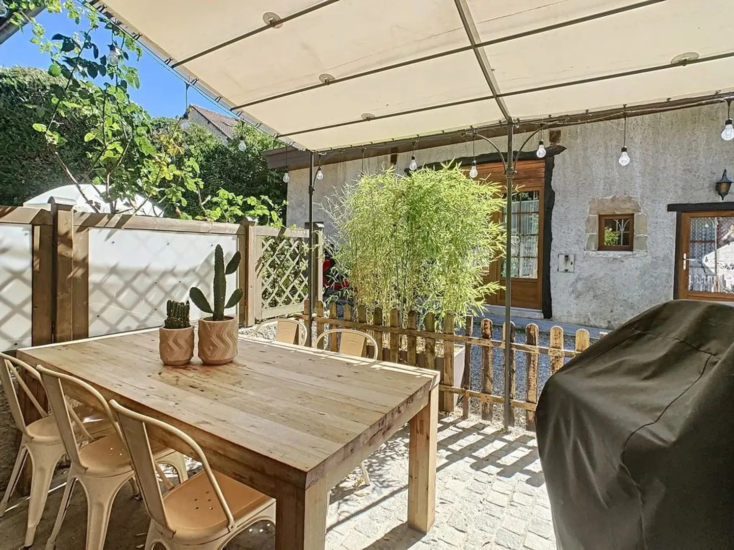 Charming Village Villa - Photo 7 of 8