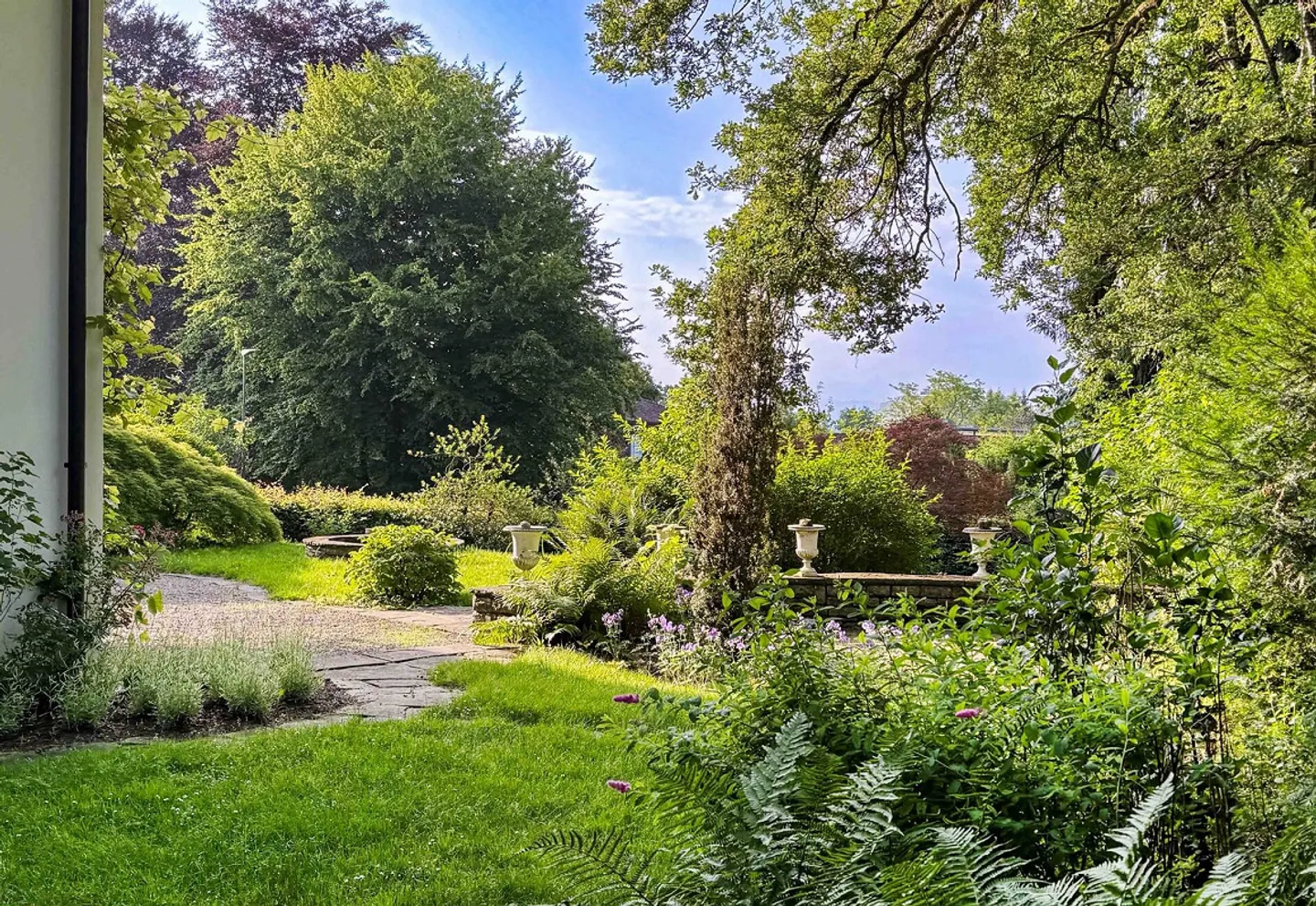 Historical City Villa in Green Surroundings - Photo 5 of 13