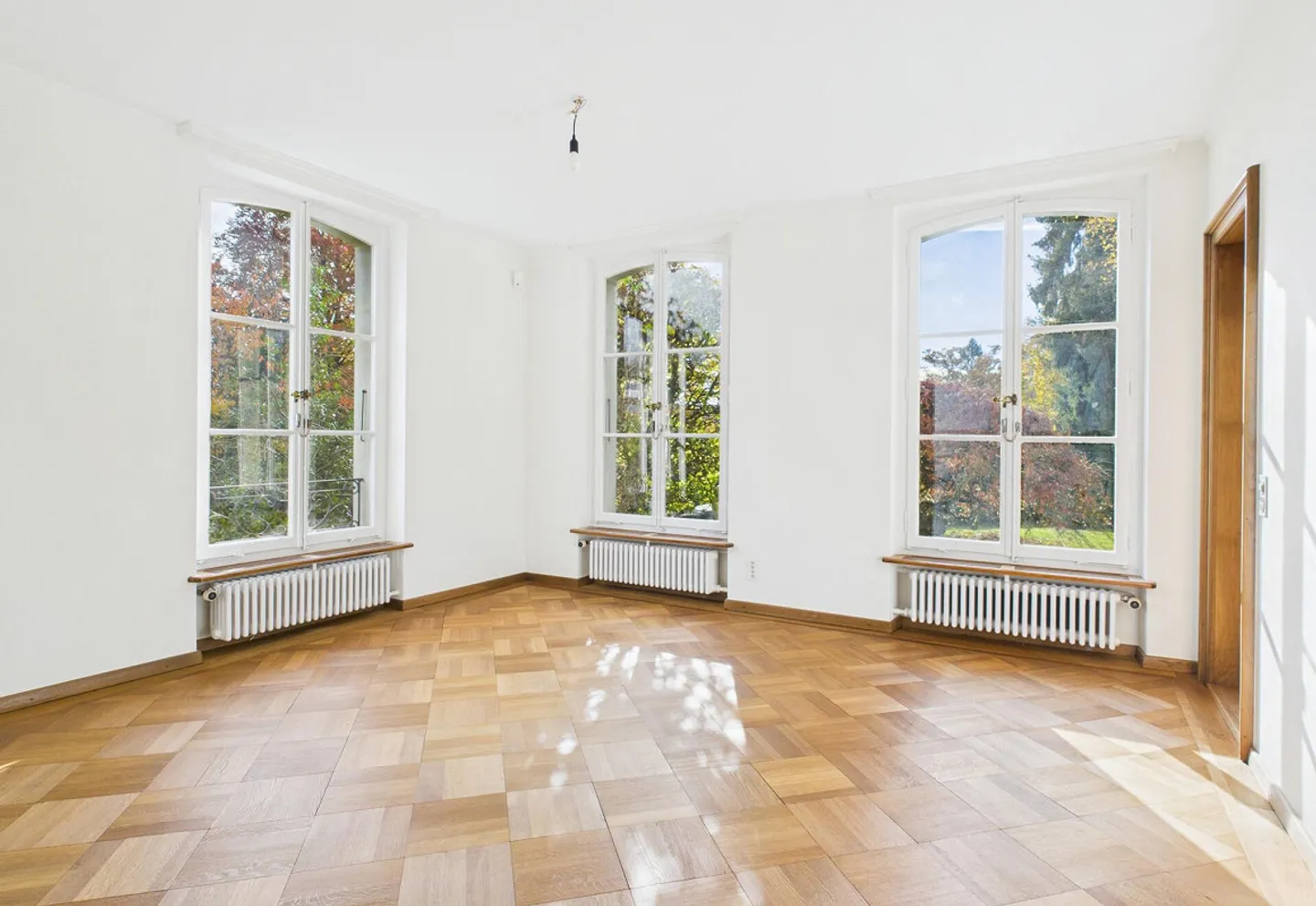 Historical City Villa in Green Surroundings - Photo 9 of 13