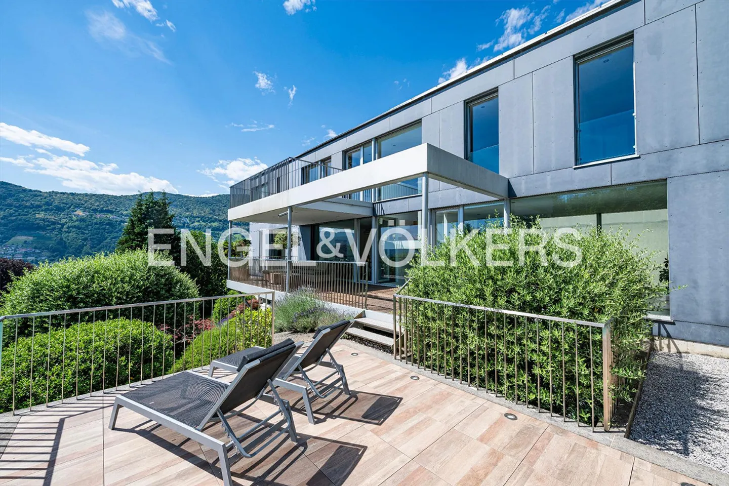 Villa moderne avec vue sur le lac et piscine - Photo 11 sur 13