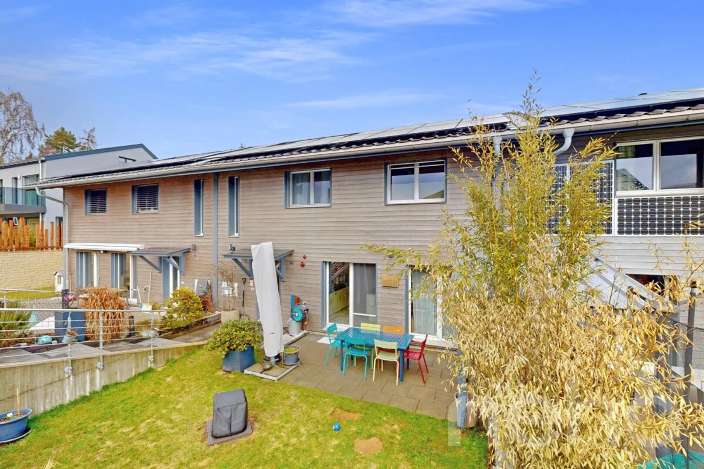 Casa a schiera di 150 m² ? 5,5 stanze con garage e giardino - Foto 1 di 11