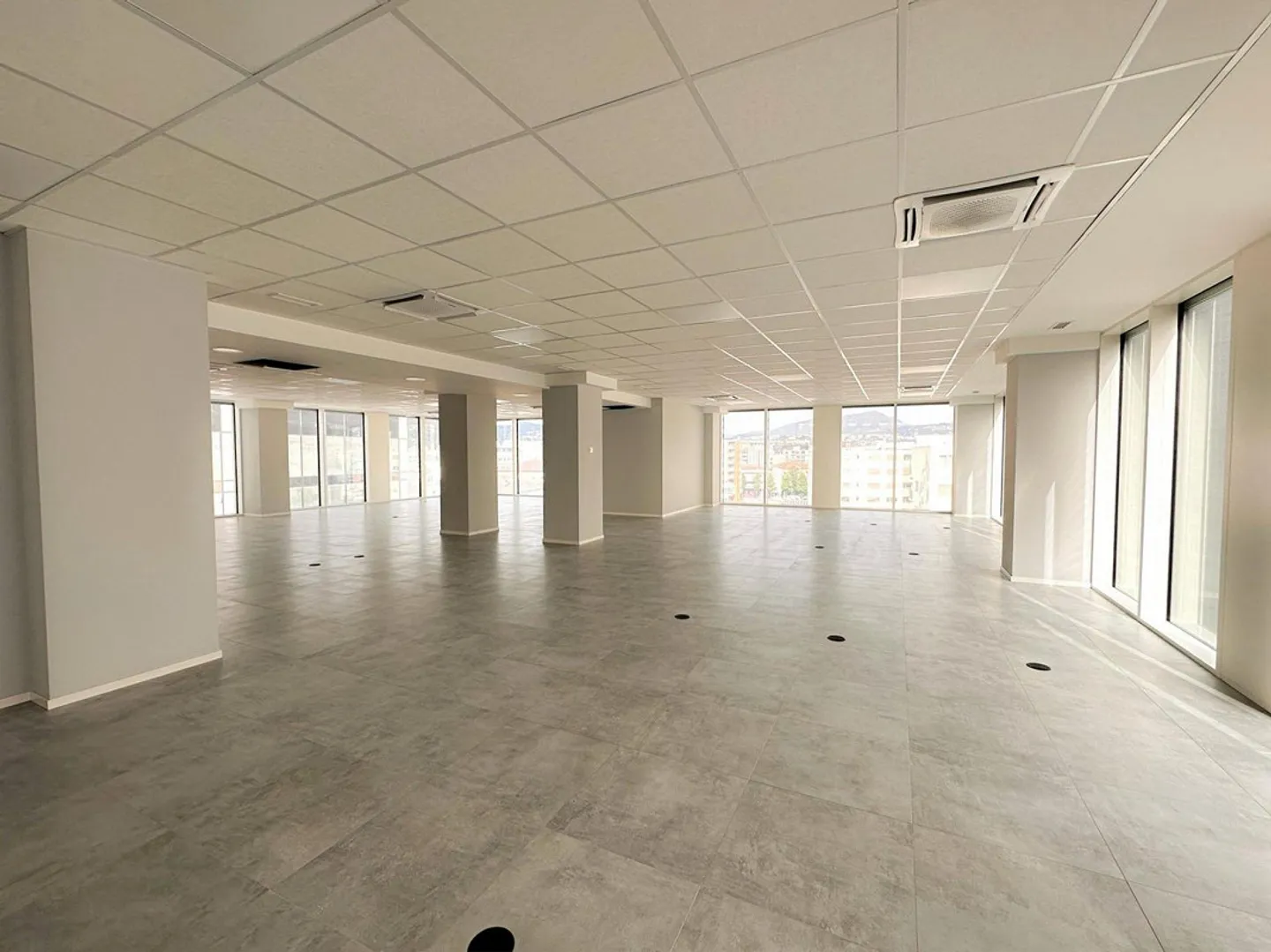 Bureau de 400 m2 à louer à Chiasso - Nouveau centre administratif - Photo 3 sur 8