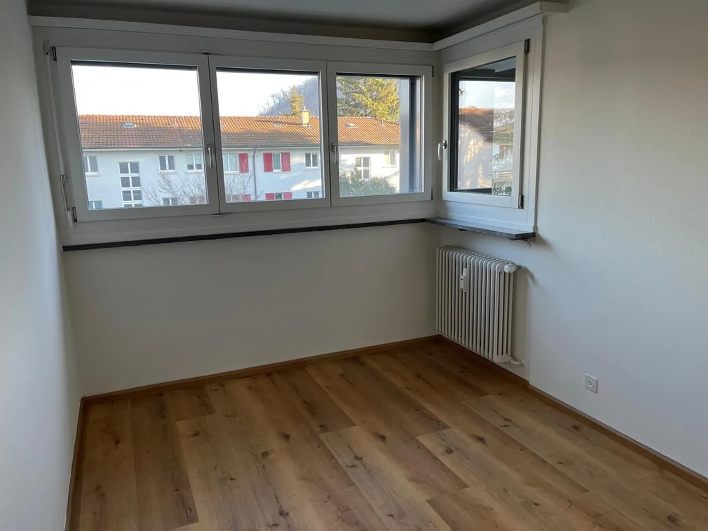 Spacious 3.5-room apartment in Muttenz - Photo 2 of 10