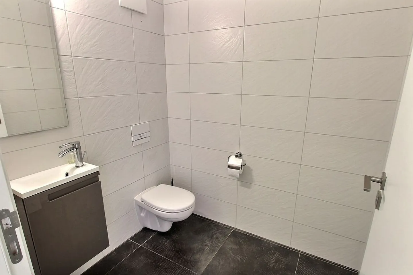 Spacieux logement, en attique, avec grande terrasse - Photo 6 sur 8