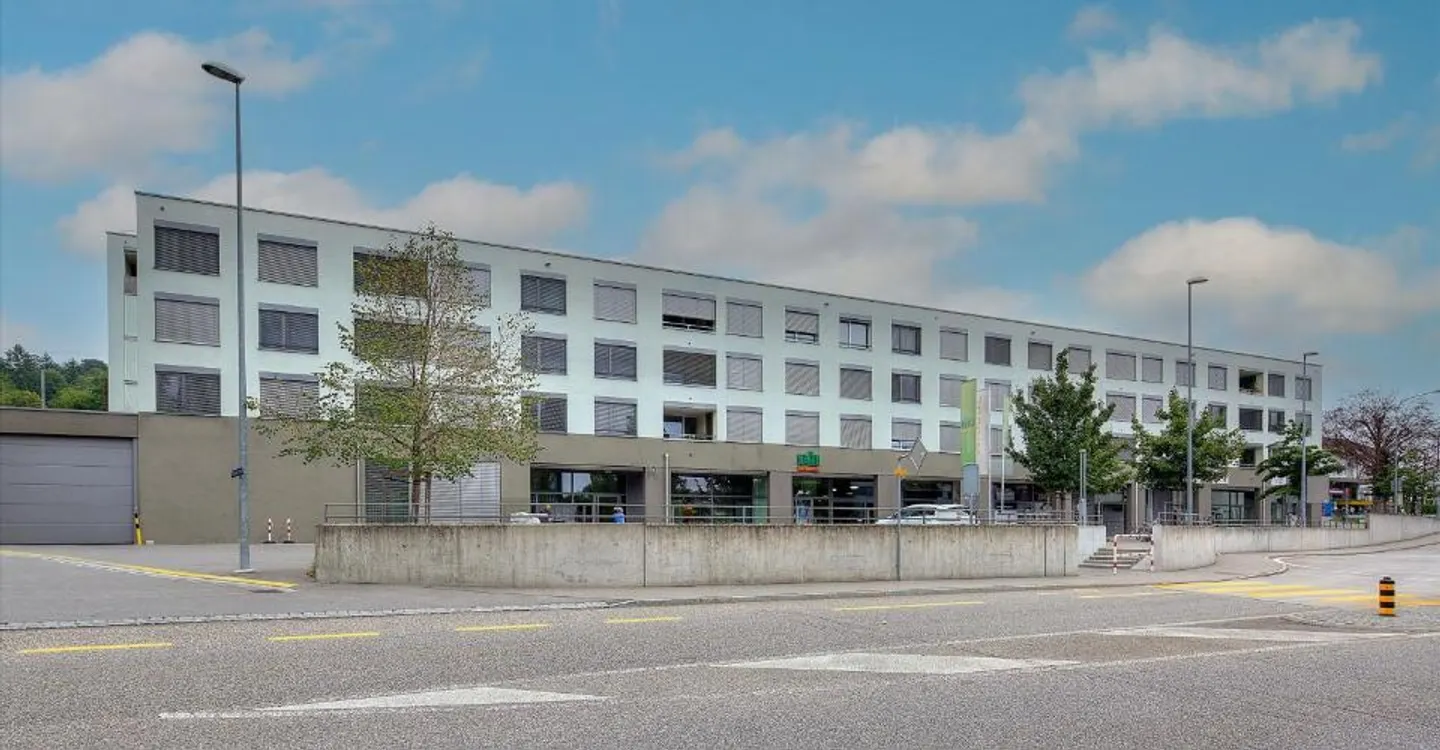 Modern Apartment Near Train Station - Photo 1 of 6