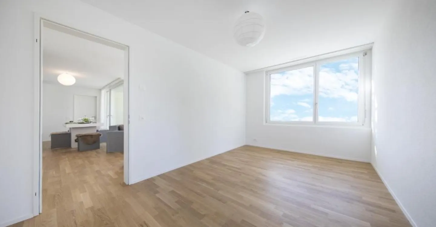 Modern Apartment Near Train Station - Photo 6 of 6