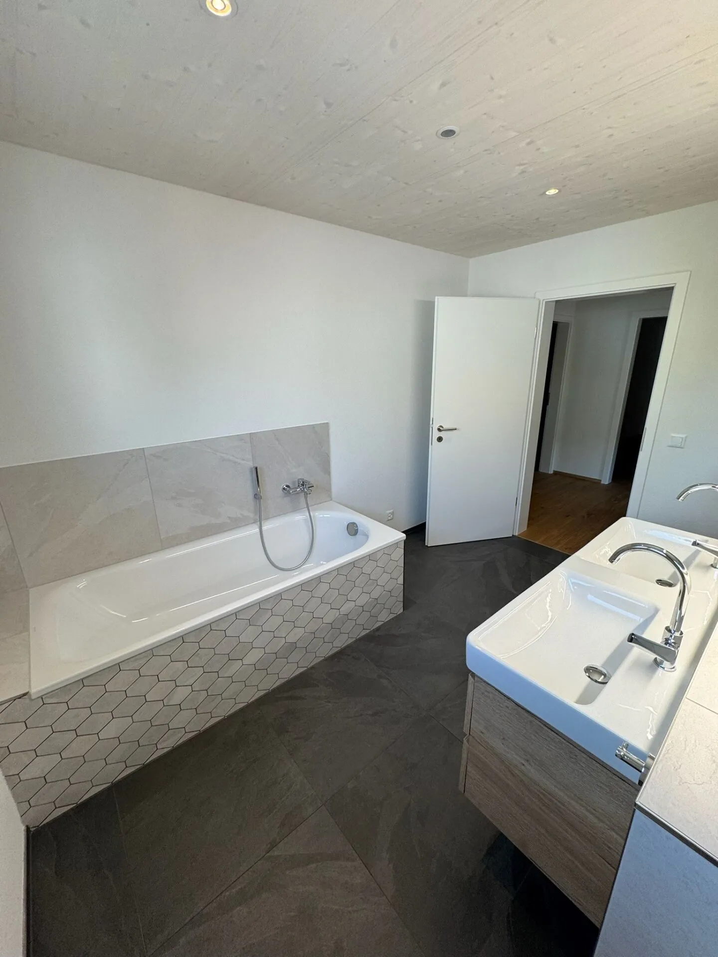 Modern Single-Family Home with High-Quality Finish and Intelligent Loxone Smart Home - Photo 8 of 10