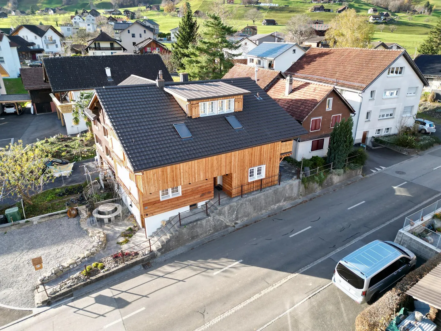 7 1/2-Zimmer Hausteil mit Weinkeller - Foto 2 von 30