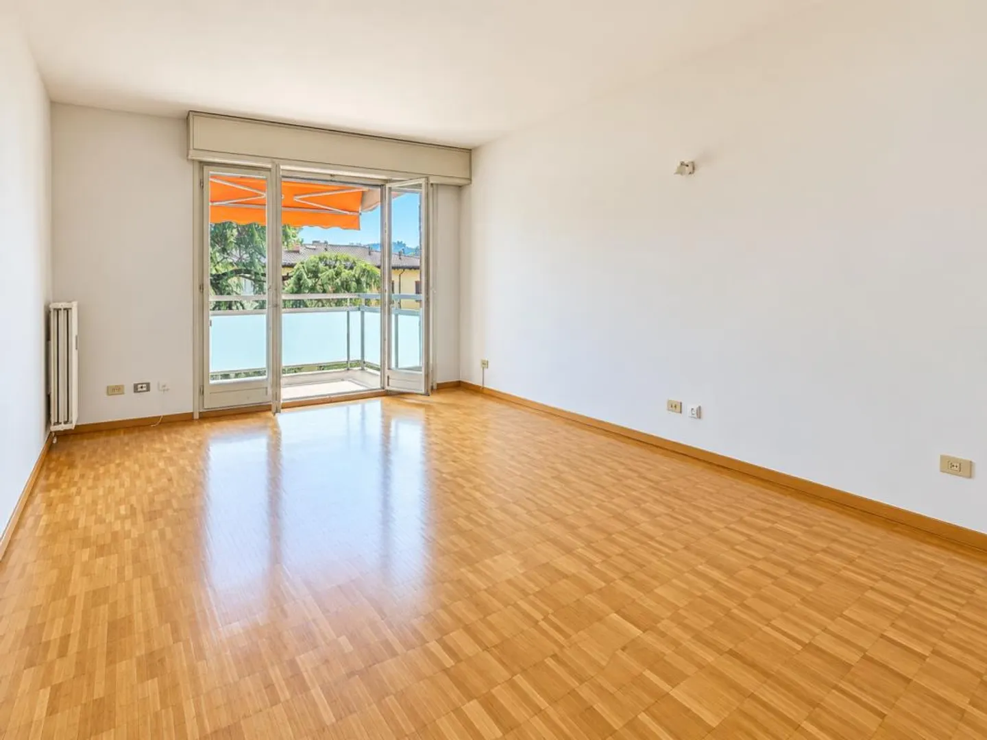 Bright apartment on the 5th floor to renovate - Photo 2 of 5
