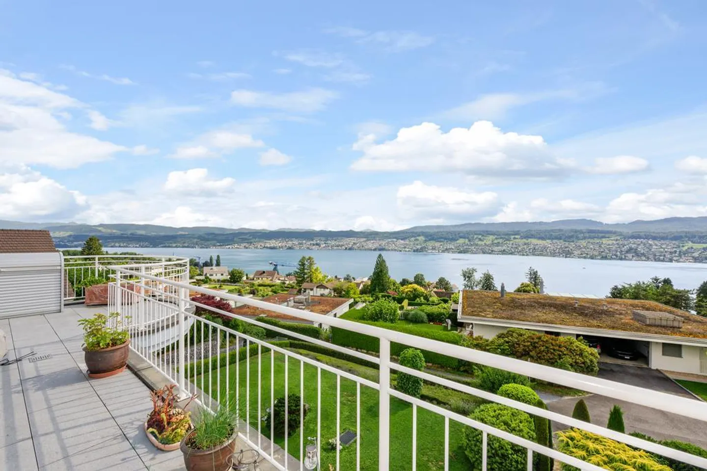Einzigartige Attikawohnung mit Seesicht, Terrasse und Luxusausstattung - Foto 4 von 9