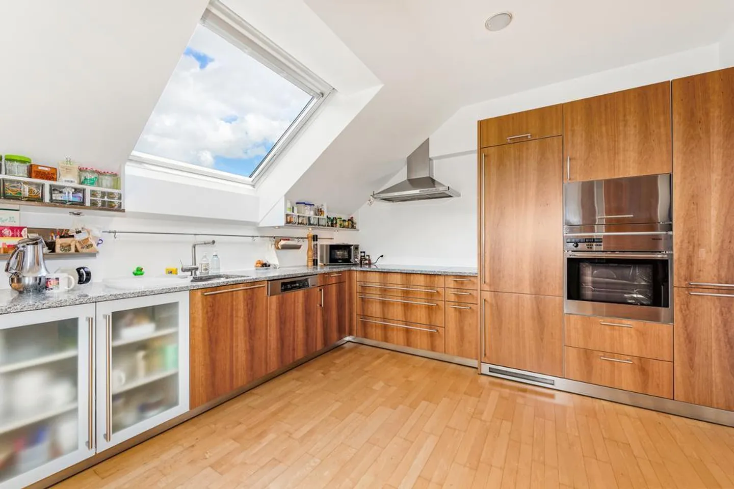 Einzigartige Attikawohnung mit Seesicht, Terrasse und Luxusausstattung - Foto 5 von 9