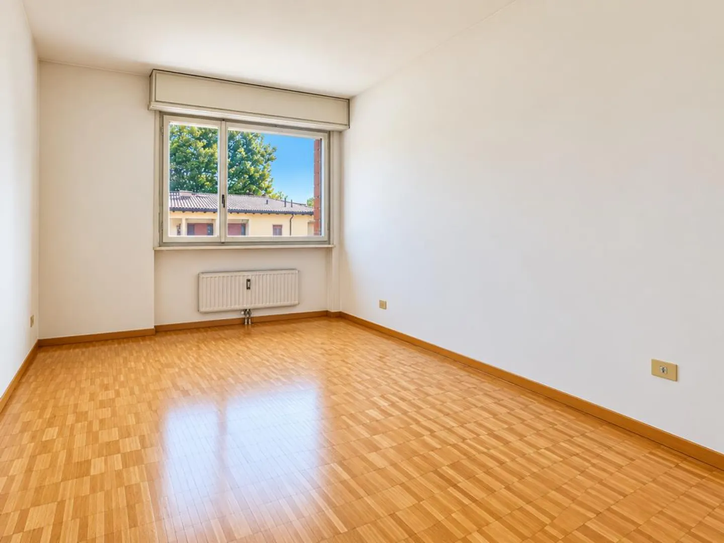 Bright apartment on the 5th floor to renovate - Photo 3 of 5