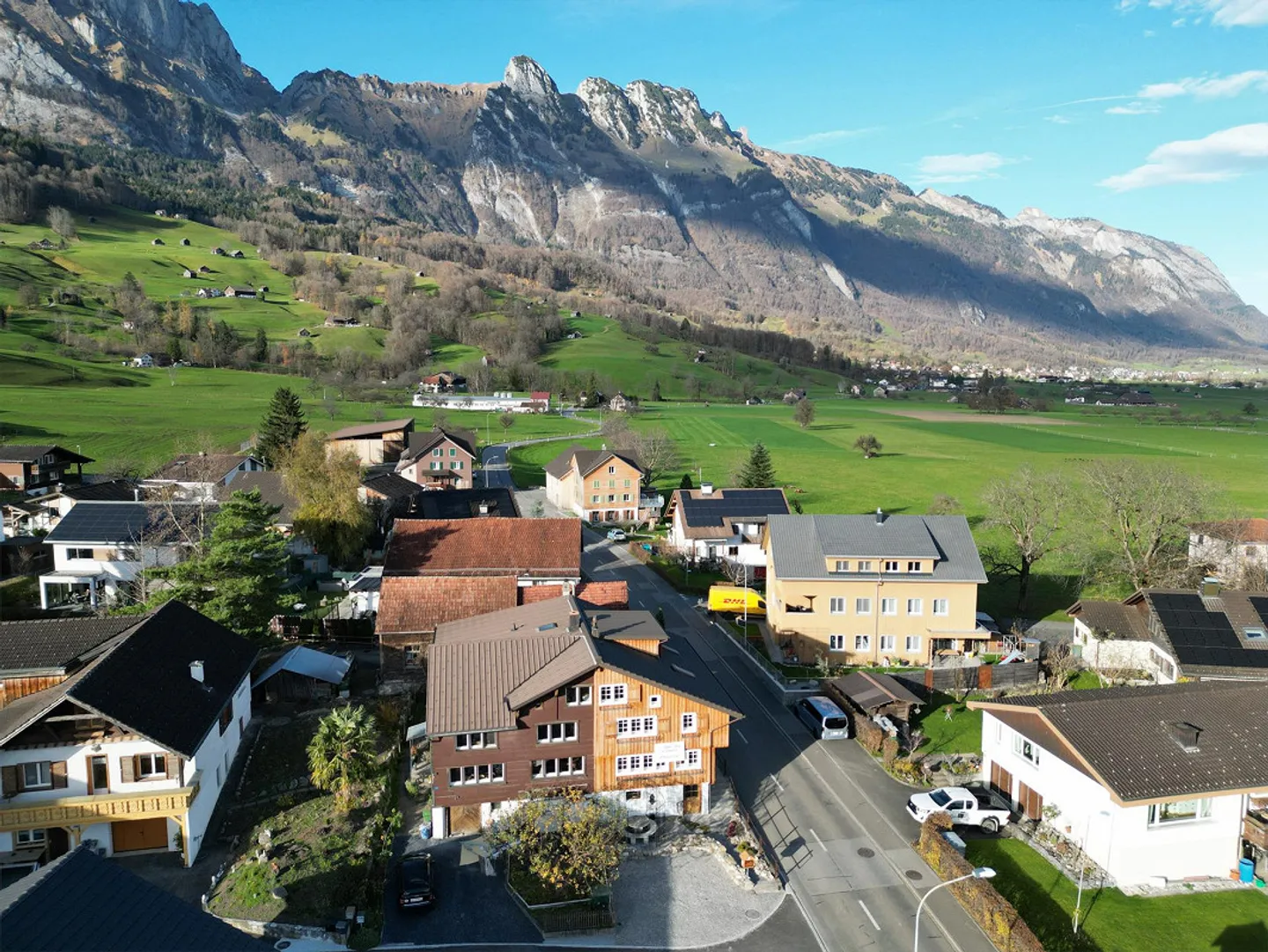 7 1/2-Zimmer Hausteil mit Weinkeller - Foto 1 von 30