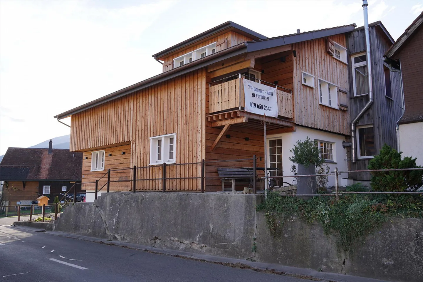 7 1/2-Zimmer Hausteil mit Weinkeller - Foto 3 von 30