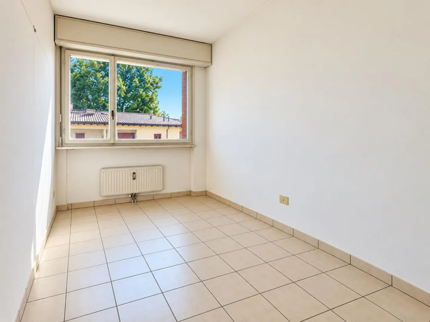 Bright apartment on the 5th floor to renovate - Photo 4 of 5