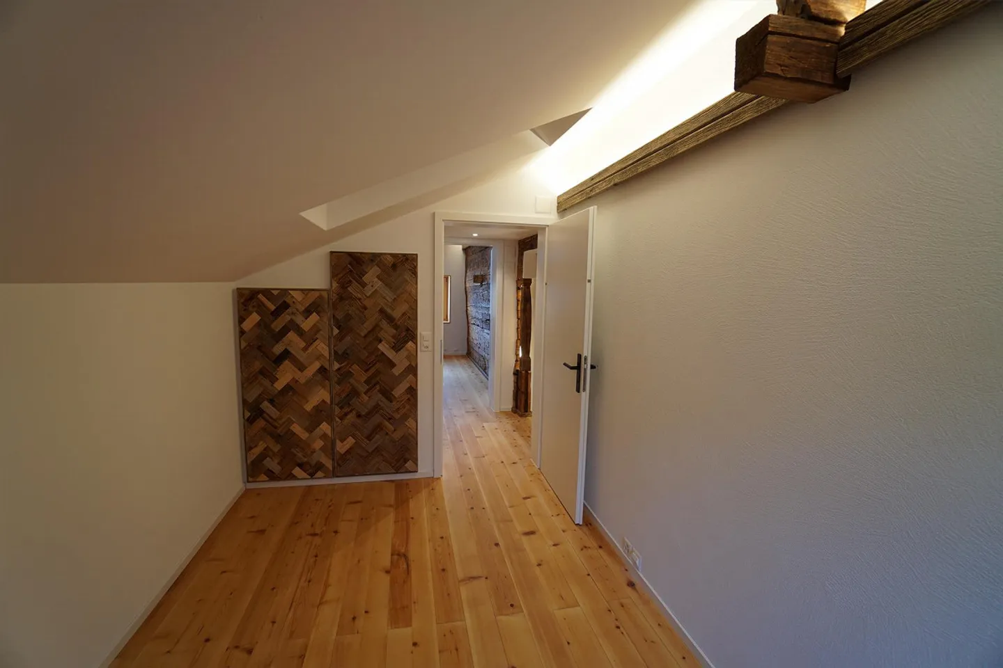 7 1/2-Zimmer Hausteil mit Weinkeller - Foto 17 von 30