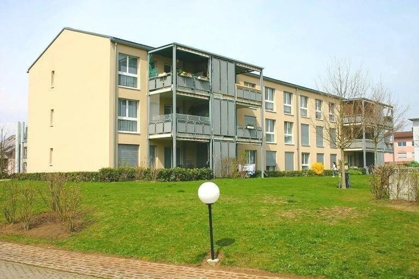 Large 2.5-room apartment of 59 m2 on the 1st floor with balcony - Photo 1 of 8