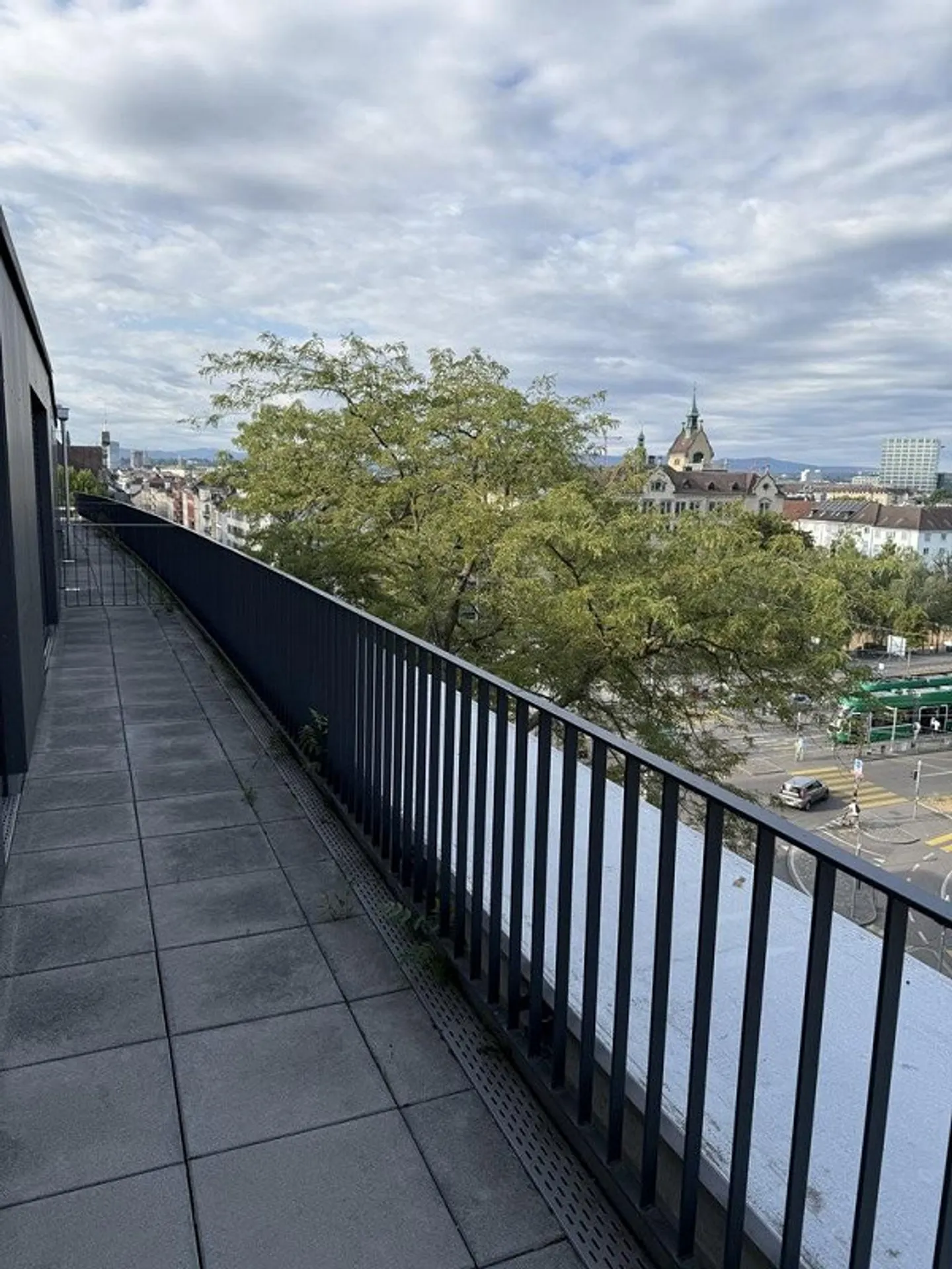 Apartment seeks singles - Photo 8 of 8