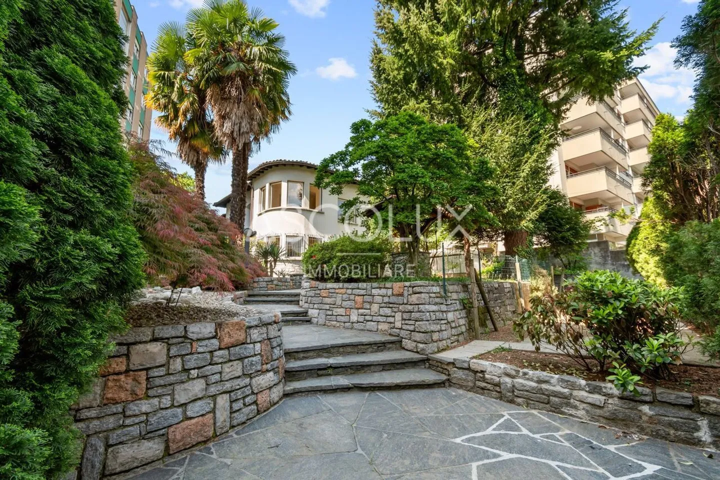 Independent villa with 6 rooms, garden and outdoor spaces - Photo 1 of 13